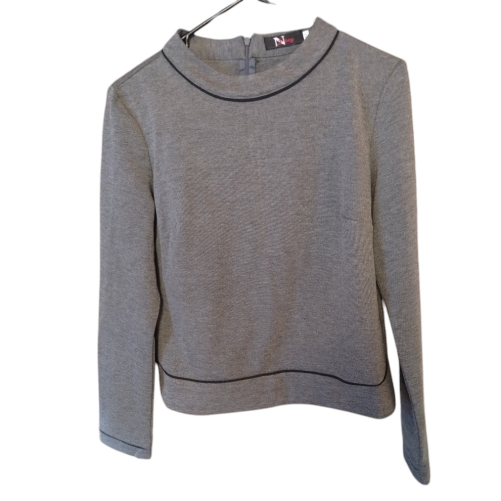 Nancy Yang good condition gray sweater pullover, zip back neck size M